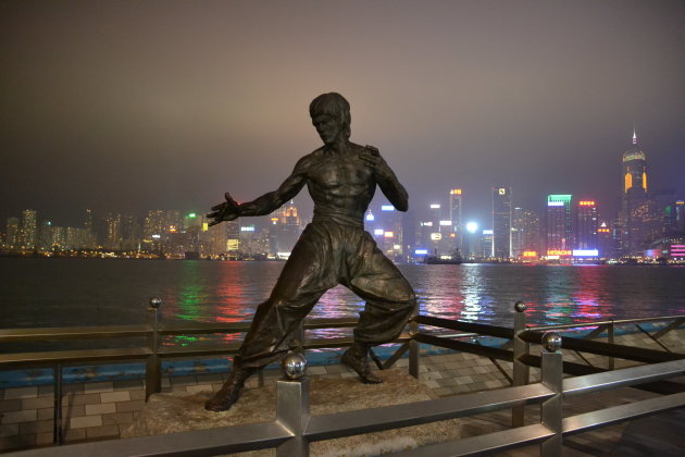 Bruce Lee & imposante skyline