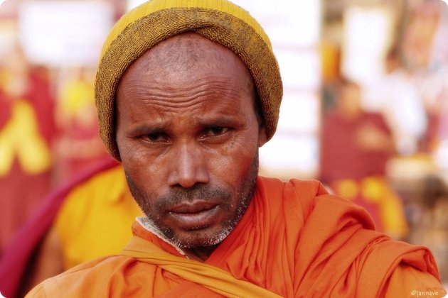 oranje pelgrim in Sarnath