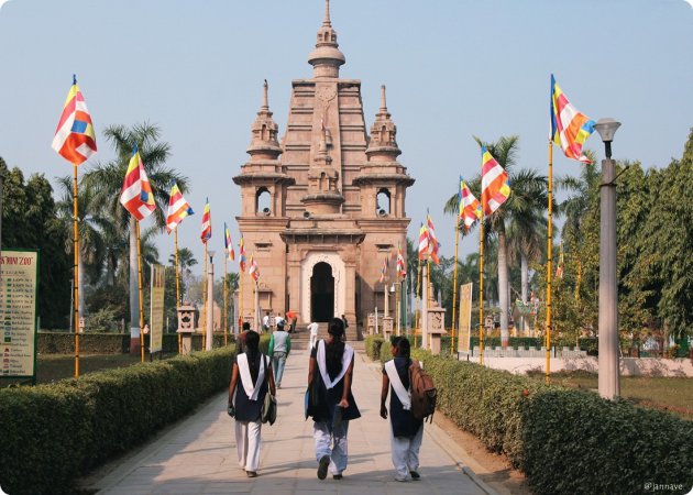  boeddhistische vlag in Sarnath