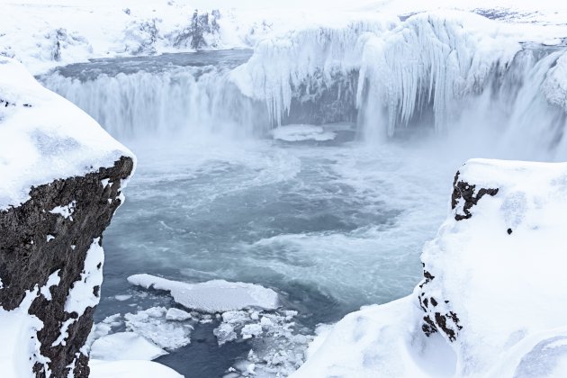 Doorkijkje naar waterval Godafoss in Noord IJsland