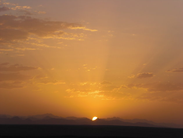 Zonsondergang in de woestijn van Egypte