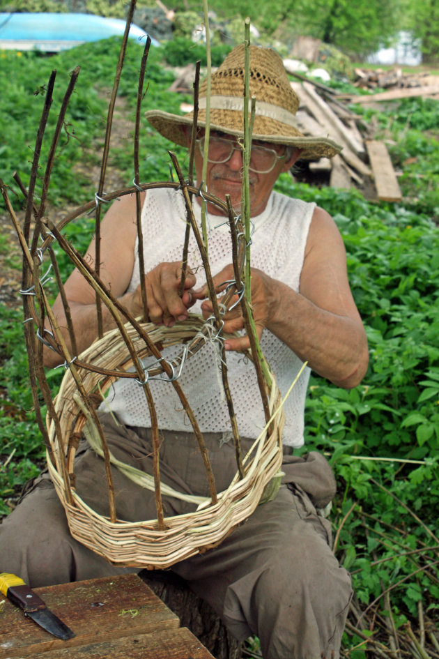 Mandenvlechter in Bogolynbovo