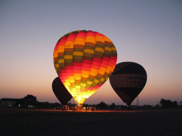 Ballon vaart boven oud Egypte