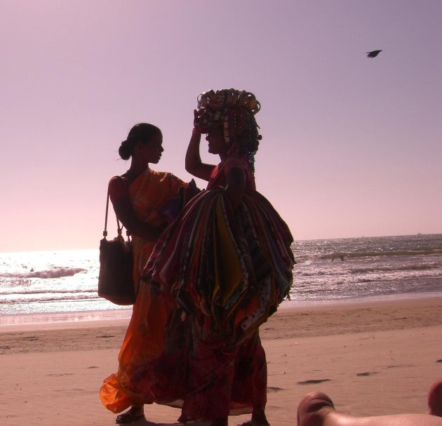 Vrouwen op het strand van Goa