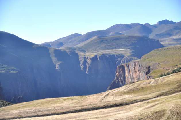 Kloof in landschap nabij Semongkong