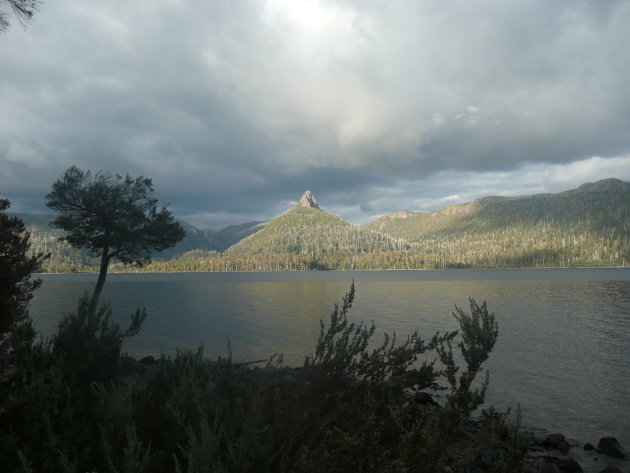 Avondzon over Cradle Mountain National Park 