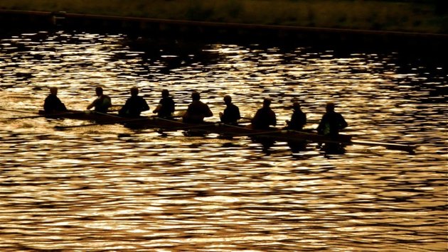 's Avonds laat op het kanaal.