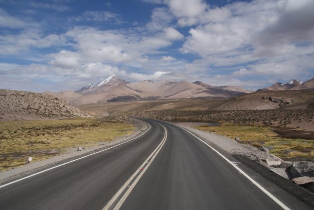 Eindeloos fantastisch auto minnend landschap