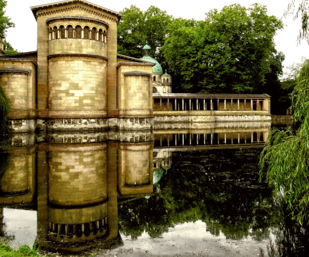 Spiegeling Friedenskirche (Sanssouci)