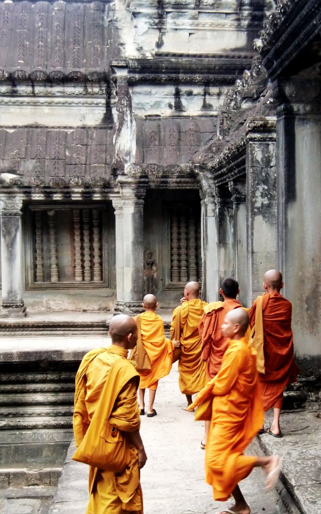 groepje monniken bij Angkor Wat