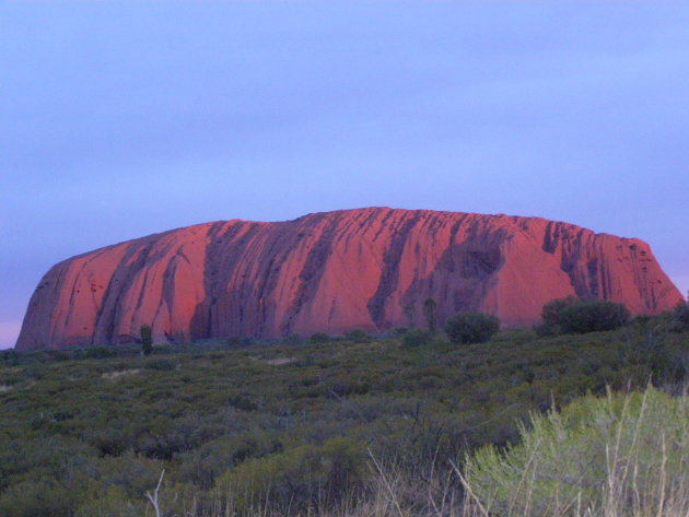 Uluru bij zonsondergang