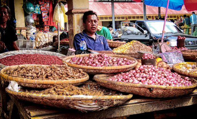 Koenjit, lombok, pinda's en charlotjes