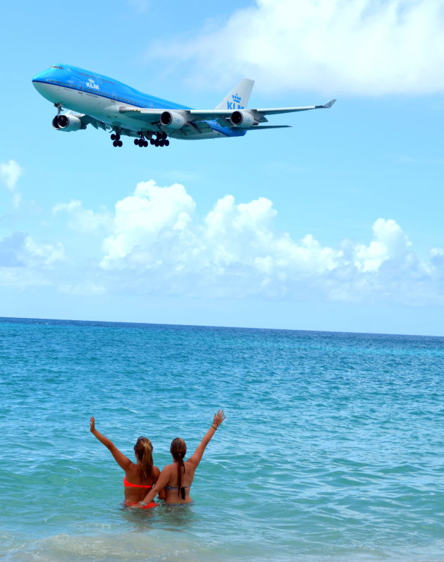 Waving at KLM from Maho Bay, Sint Maarten