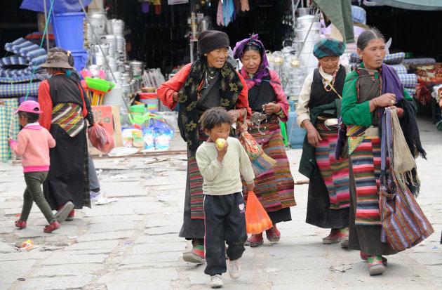 Tibetaanse vrouwen op de markt