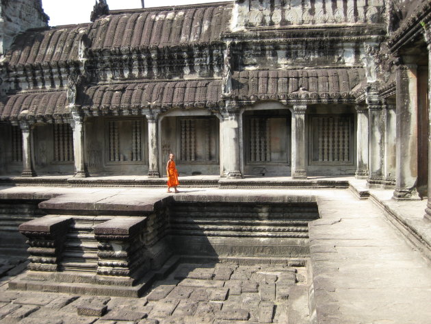 angkor wat tempel met monnik