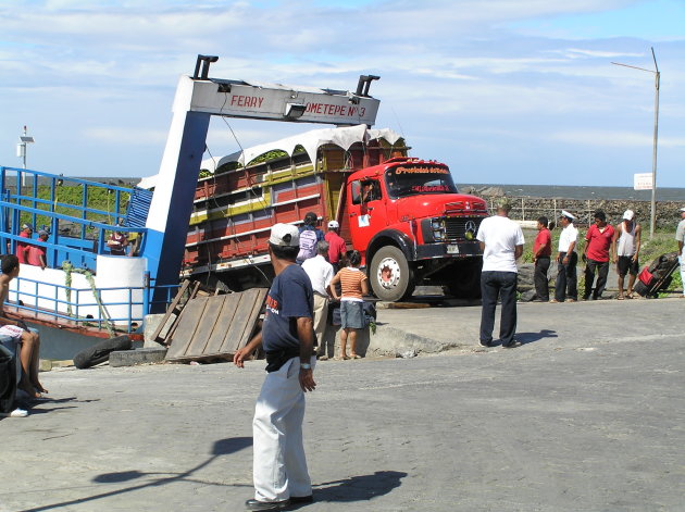 de ferry naar Ometepe