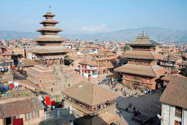 Taumadhi Square met Nyatapola Tempel vanaf een dakterras