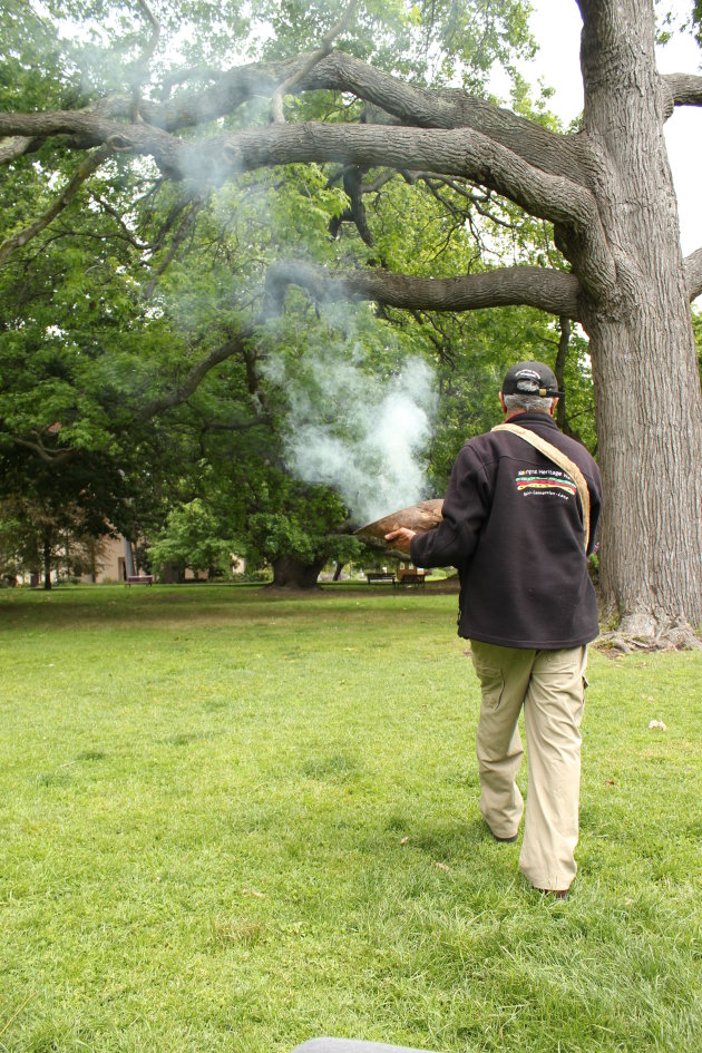 Rookceremonie van een 'echte' Aboriginal