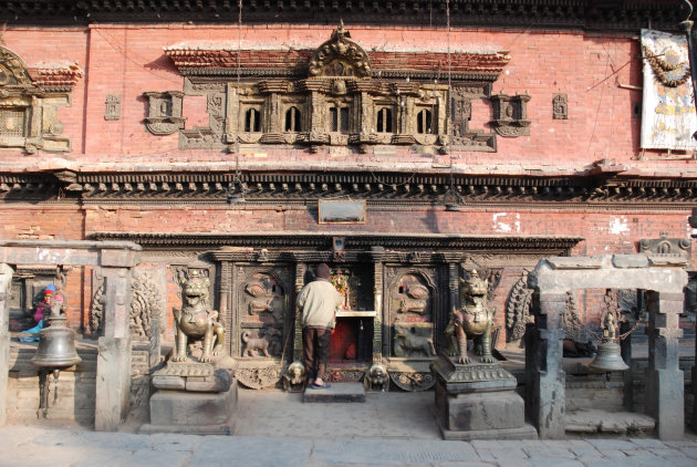 Offeren bij de Bhairavnath Mandir tempel