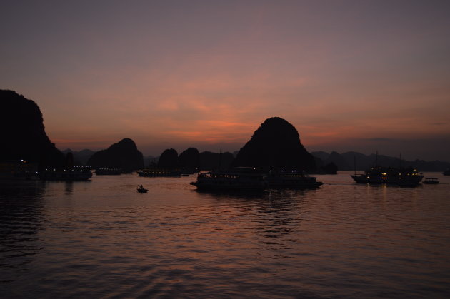 Zonsondergang Halong Bay