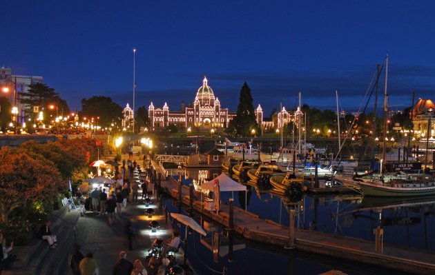 Victoria by night