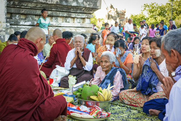 Ceremonie in Old Bagan