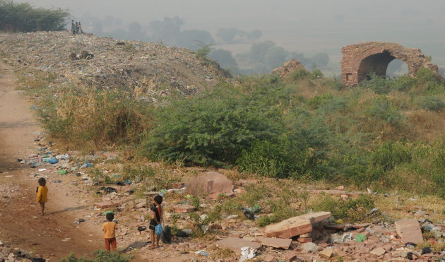 Leven tussen ruines en vuilnis