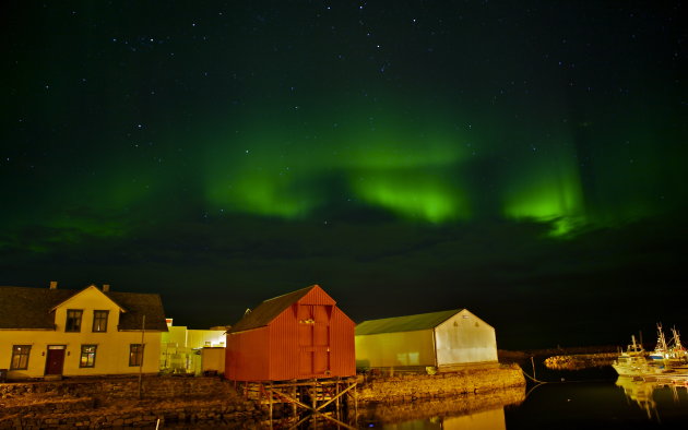 Noorderlicht bij haven Andenes