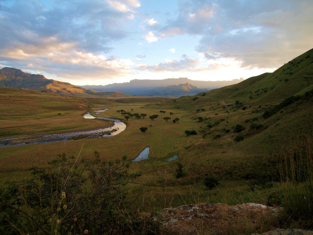 Zon's ondergang in drakenbergen