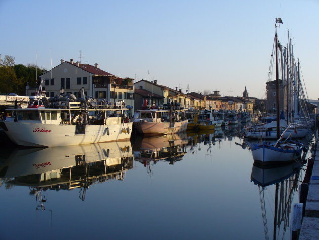 kanaal van Cervia met de toren van San Michele