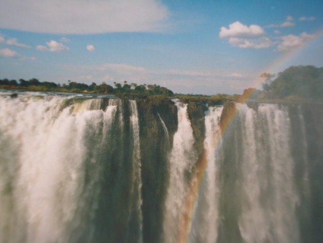 Regenboog in waterval