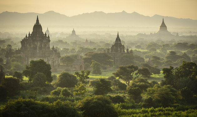 Zonsopkomst in Old Bagan