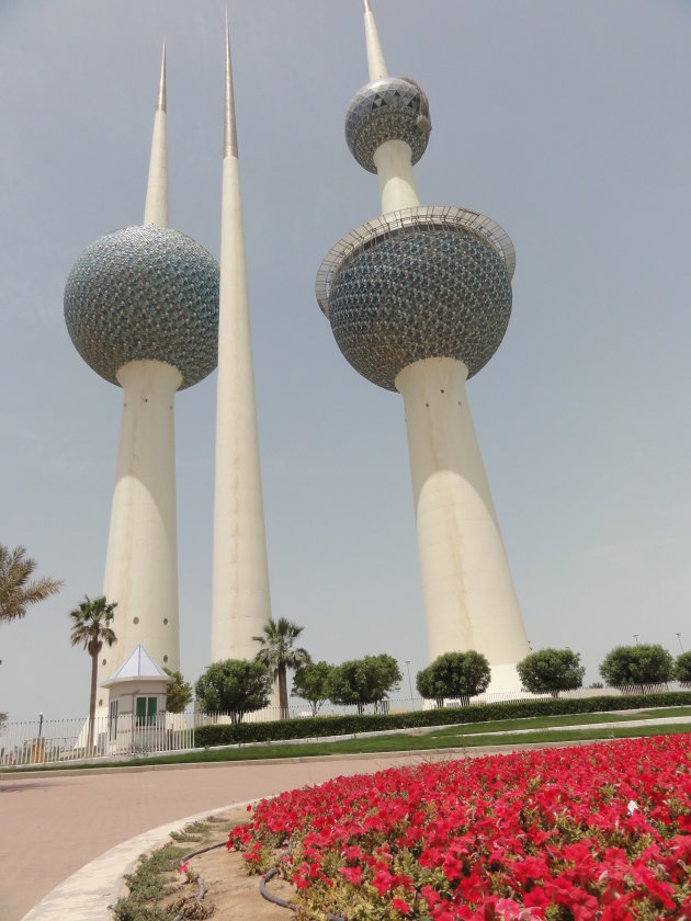 Kuwait towers langs de Boulevard in Kuwait City