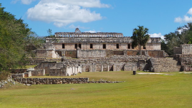 Kabah op enkele kilometers van Uxmal