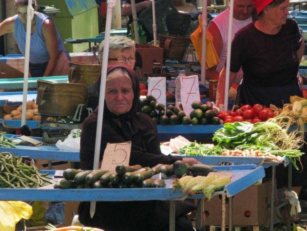 bezoek de dagelijkse markt in Trogir