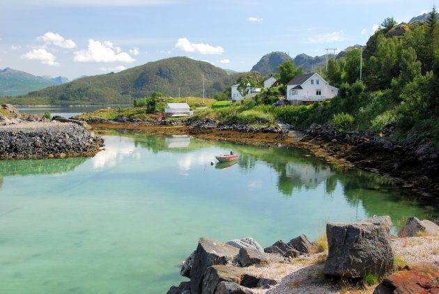 Prachtig landschap aan de westkust op het eiland Senja bij Hamn I Senja