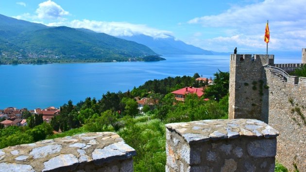 Zicht vanaf het fort van Samuel over het meer van Ohrid
