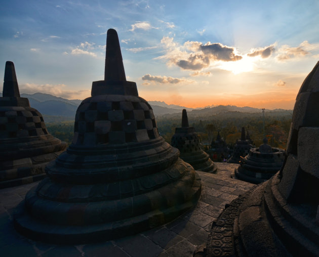 Zonsondergang bij de Borobudur