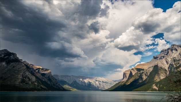 Wolken over Lake Minnewanka