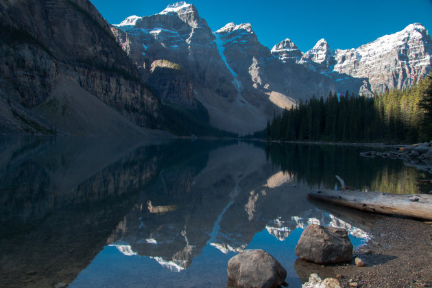 Weerspiegeling in Lake Moraine