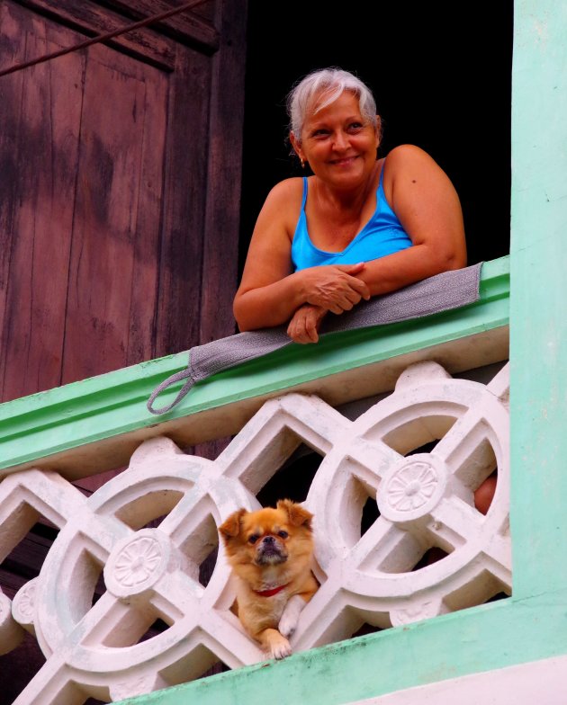 4 eyes on a balcony