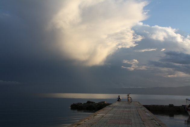 Ondergaande zon aan het meer van Ohrid