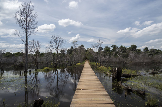 Walkway to Neak Pean