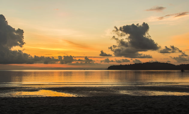 Zonsopkomst aan zee