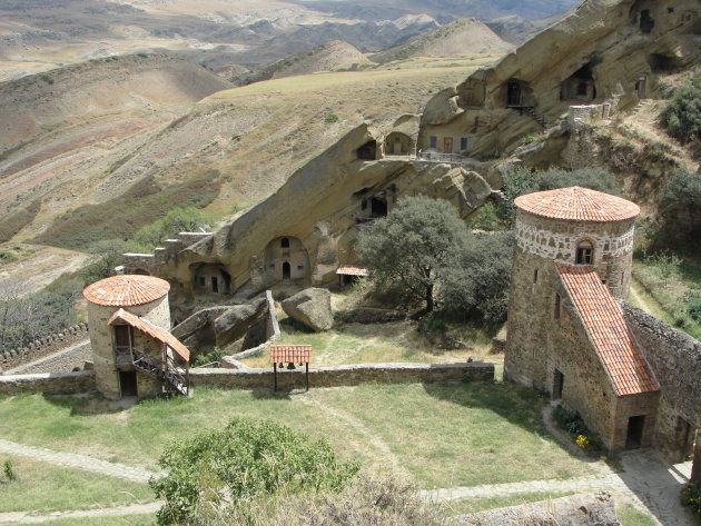 Klauteren bij het David Gareja kloostercomplex.