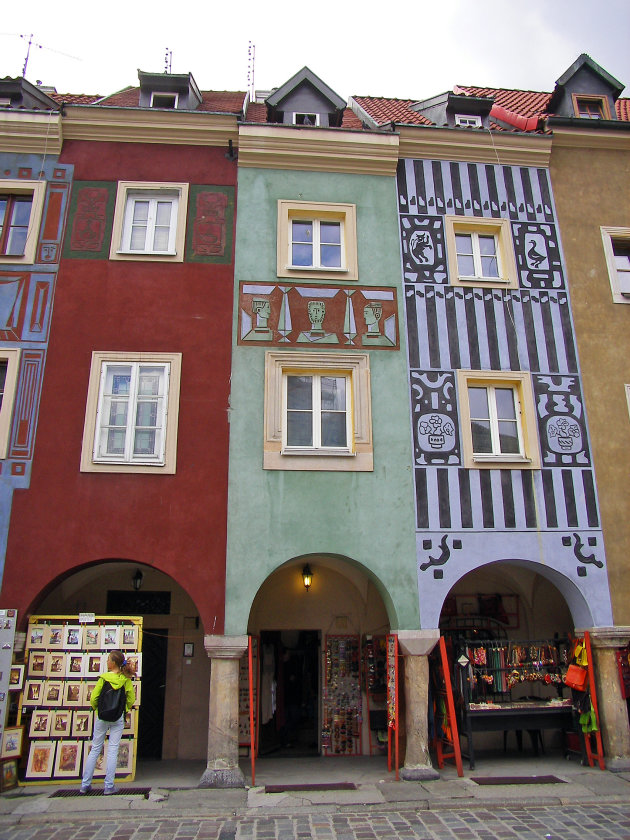 kleurige huizen aan de markt in Poznan