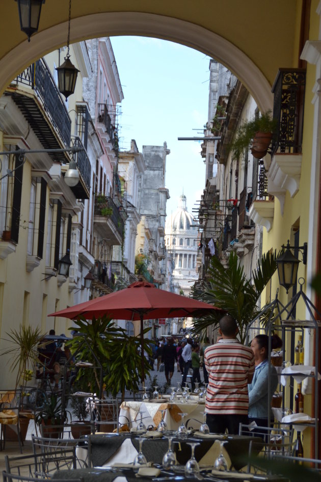 Havana, bij parque central met uitzicht op de capitool. 