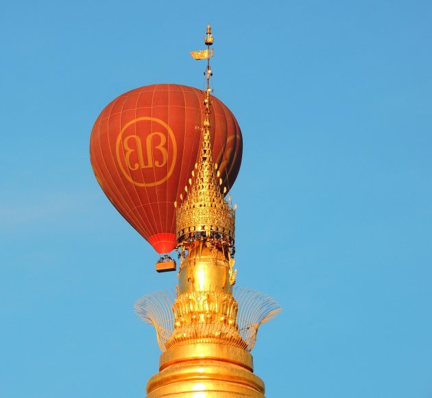 Ballon boven Bagan. 