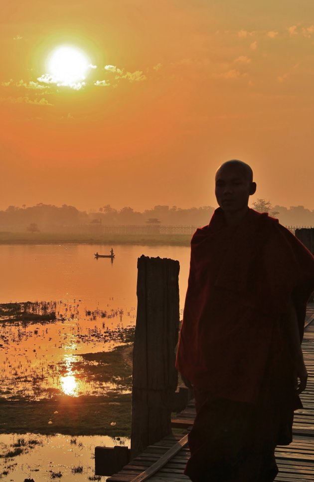 monnik @ U Bein Bridge