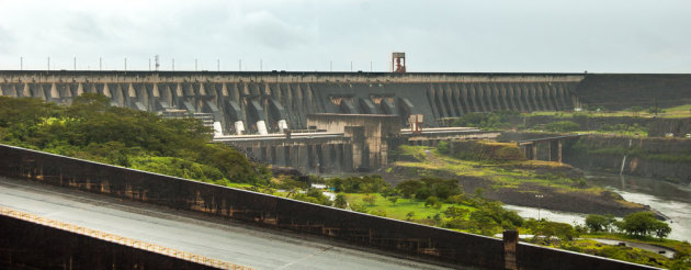 Itaipu- dam